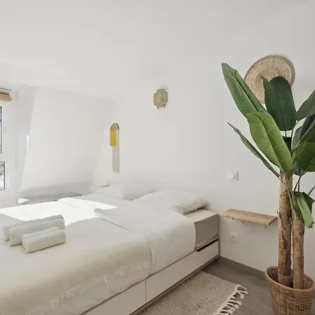 A Rooftop In Apartment *