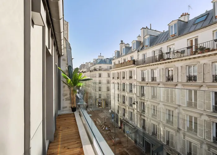 A Rooftop In Lejlighed Paris